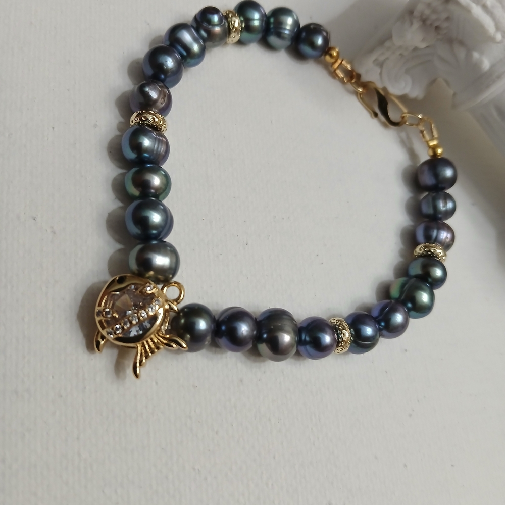 Elegant Black Pearl Bracelet with Gold Accents